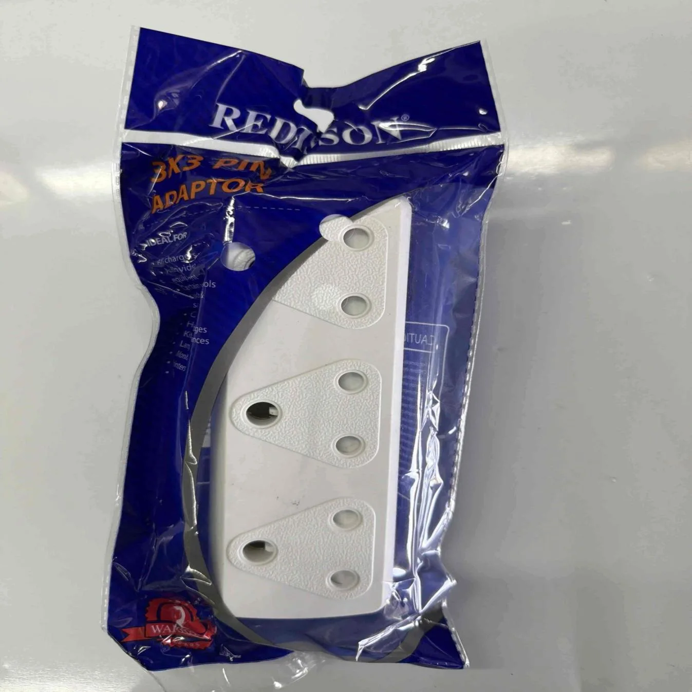 REDISSON Multi-Plug Adapter R-20 — product image