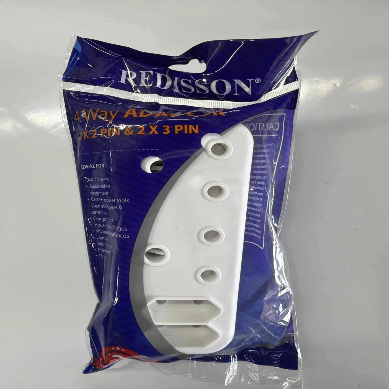 REDISSON Multi-Plug Adapter M-06A — product image