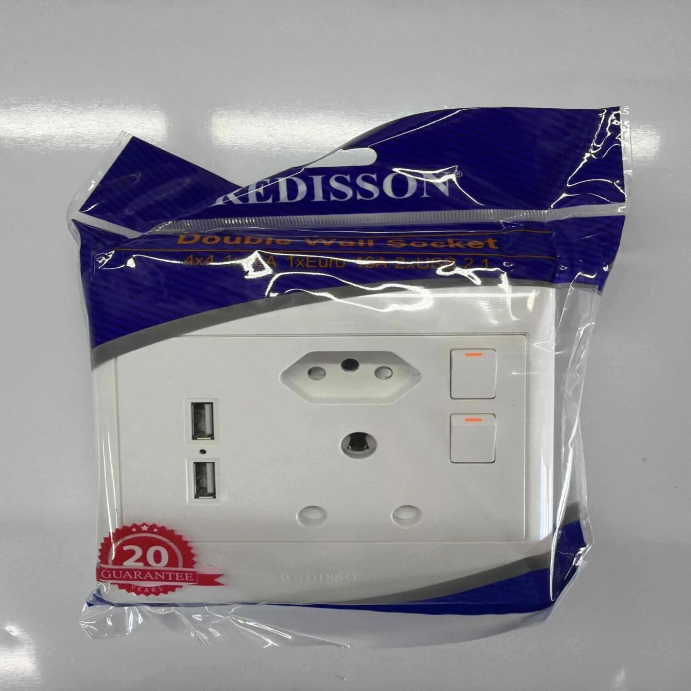 REDISSON Switched Socket Plate with USB REDD02-1USB — product image
