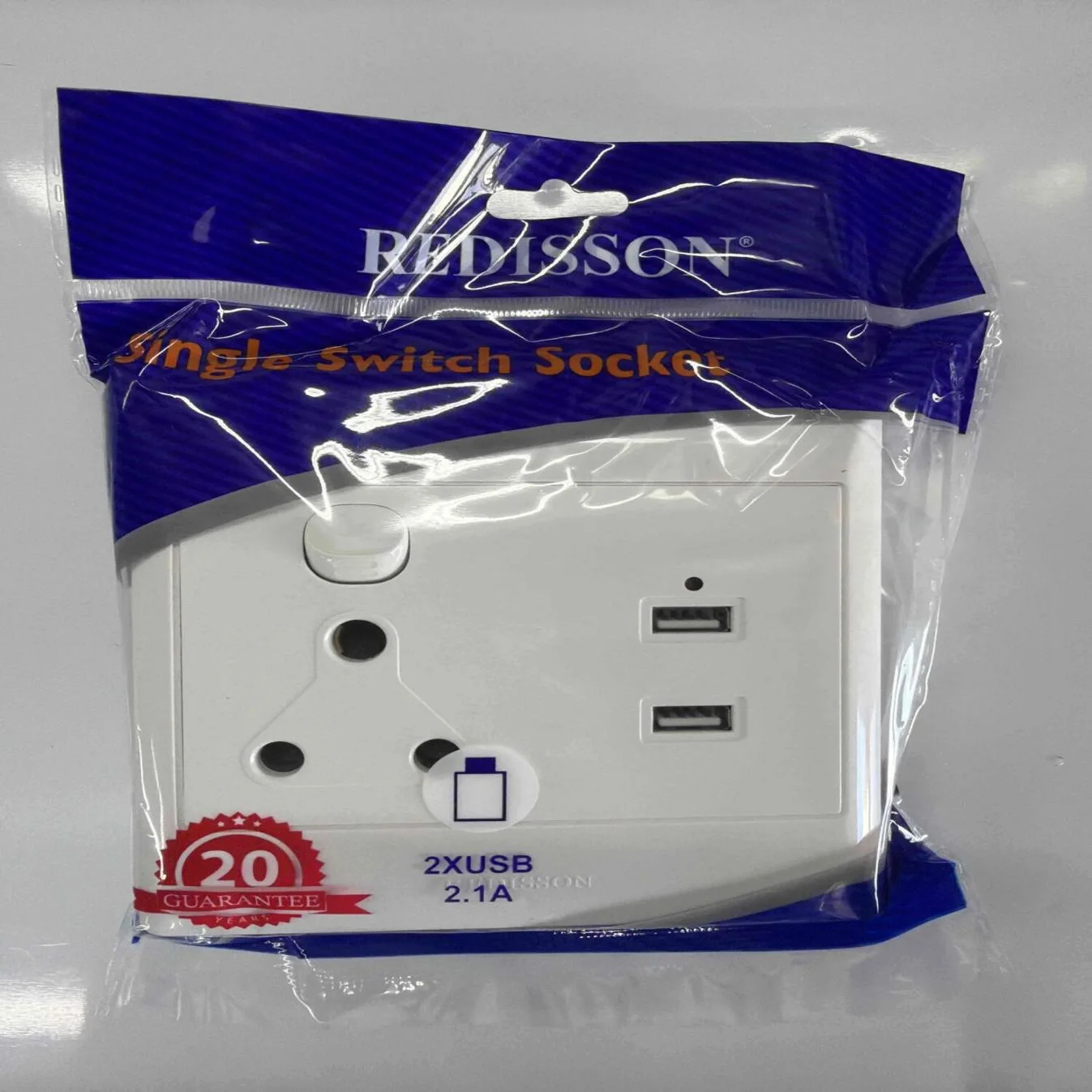 REDISSON Switched Socket Plate with USB REDS001USB — product image